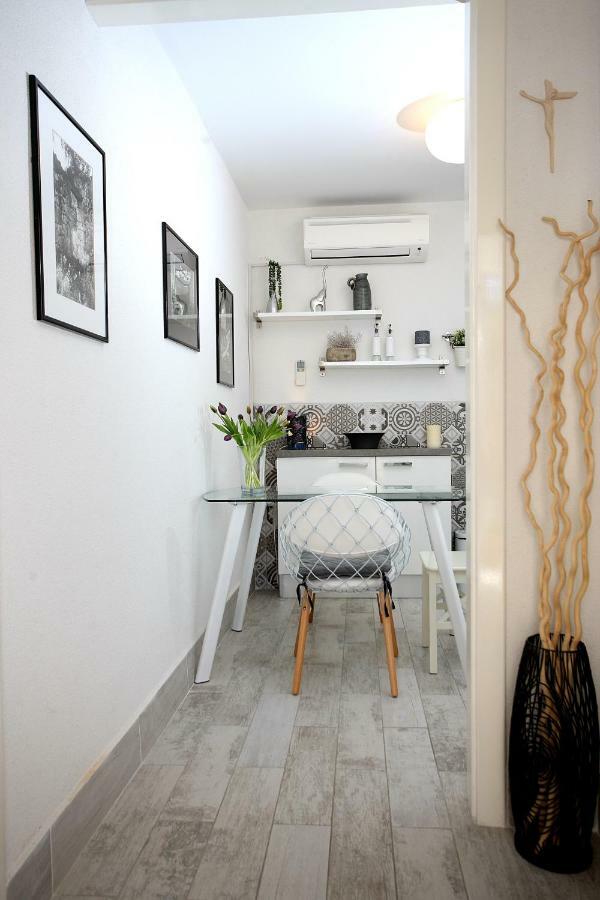 Charming Seaside Apartment Primošten Exterior foto