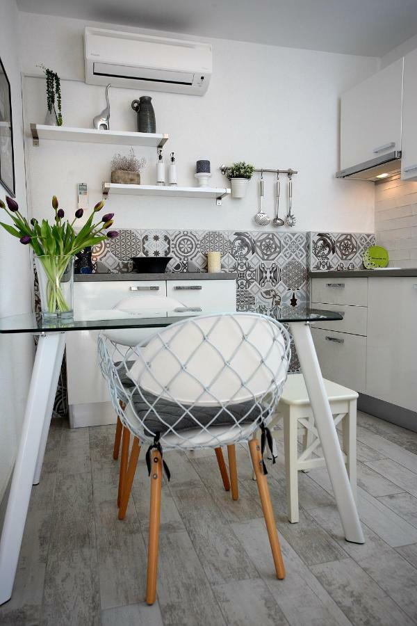 Charming Seaside Apartment Primošten Exterior foto